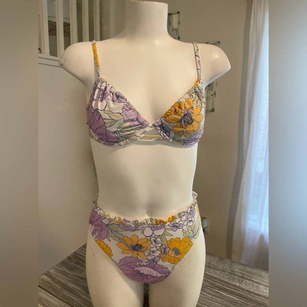 Cupshe Underwire Top & High Waist Cheeky Floral Bikini Set Size Small - Picture 1 of 9